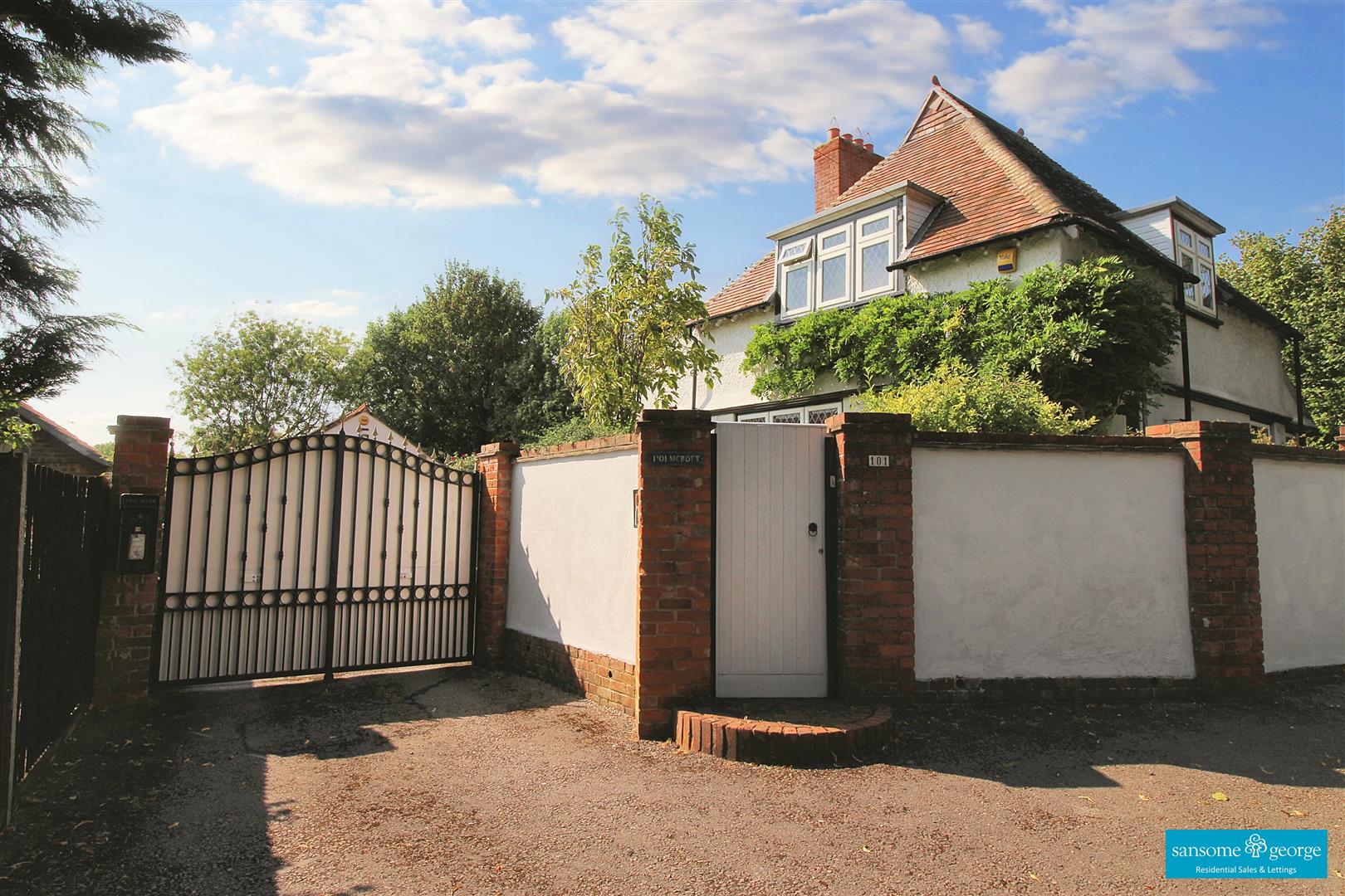 3 bed property in Langley Hill, Reading
